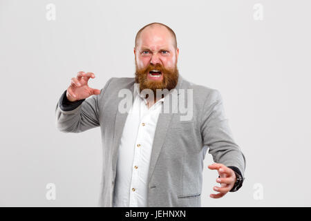 Urlando, furiosa l uomo con la barba Foto Stock