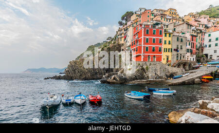 La mattina presto a Riomaggiore, cinque terre, Italia Foto Stock