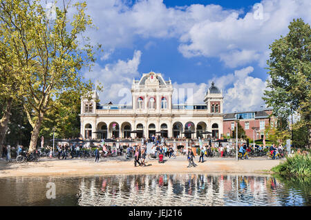 AMSTERDAM-AGO. 24, 2014. VondelCS nuovo spazio per i media, l'arte e la cultura. Si trova in un ex padiglione in stile rinascimentale italiano. Foto Stock