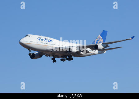 PECHINO-18 FEBBRAIO 2015. United Airlines N174UA, atterraggio del Boeing 747-400. È il modello più venduto della famiglia Boeing 747 di aerei a reazione. Foto Stock