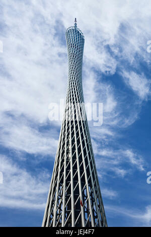 GUANGZHOU-CINA-DEC. 14, 2009. Torre Cantone di Guangzhou il 14 dicembre 2009. È diventato operativo il 29 settembre 2010. Con i suoi 459 metri è il più alto della Cina. Foto Stock