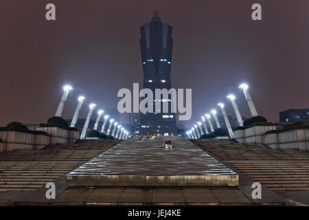 HANGZHOU-DEC. 23, 2009. Zhejiang Global Center al 23 dicembre 2009 a Hangzhou. E '170 metri, ha 41 piani, 110,000 m2 ed in uso dalla fine del 2007. Foto Stock