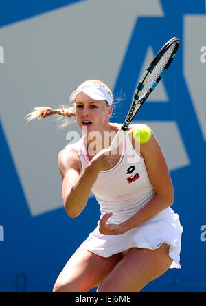 Gran Bretagna Naomi Broady in azione contro la Repubblica ceca Kristyna Pliskova durante il giorno quattro del AEGON International in Devonshire Park, Eastbourne. Foto Stock