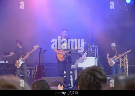 Cracovia, in Polonia. 24 GIU, 2017. Kortez alla piazza principale di Cracovia durante Wianki Music Festival 2017 Credit: Iwona Fijoł/Alamy Live News Foto Stock