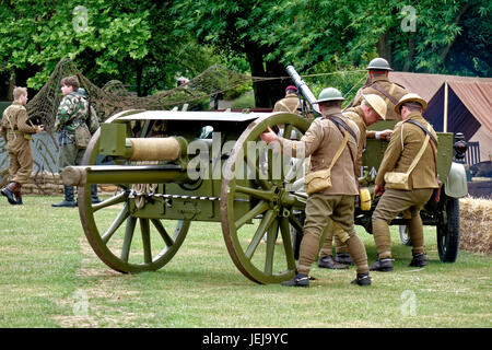 Trowbridge, Wiltshire, Regno Unito. Il 25 giugno 2017. Wiltshire Forze Armate & Veterani celebrazioni a Trowbridge parco comunale. Credito: Andrew Harker/Alamy Live News Foto Stock