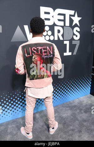 Los Angeles, Ca, Stati Uniti d'America. Il 25 giugno, 2017. Algee Smith che arrivano al BET Awards 17 presso il Microsoft Theatre di Los Angeles, la California il 25 giugno 2017. Credito: Walik Goshom/media/punzone Alamy Live News Foto Stock