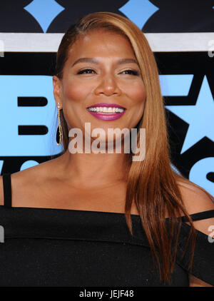 Los Angeles, Stati Uniti d'America. Il 25 giugno, 2017. Queen Latifah arriva per il 2017 BET Awards tenutosi presso la piazza di Microsoft. Credito: Birdie Thompson/AdMedia/ZUMA filo/Alamy Live News Foto Stock