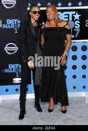 Los Angeles, Stati Uniti d'America. Il 25 giugno, 2017. QUEEN LATIFAH arriva a 2017 BET Awards tenutosi presso la piazza di Microsoft. Credito: Birdie Thompson/AdMedia/ZUMA filo/Alamy Live News Foto Stock