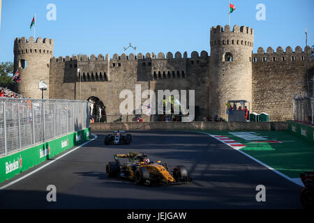 Baku in Azerbaijan. Il 25 giugno, 2017. Tedesco di Formula One driver Nico Hulkenberg di Renault Sport F1 Team in azione durante il 2017 FORMULA ONE Grand Prix di Azerbaigian a Baku circuito cittadino a Baku in Azerbaijan, 25 giugno 2017. Credito: Aziz Karimov/Alamy Live News Foto Stock