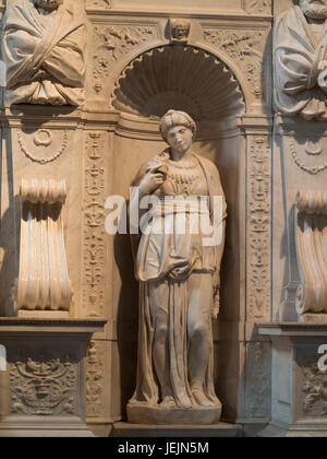 Lato statua di il Mosè di Michelangelo, San Pietro in Vincoli, Roma Foto Stock