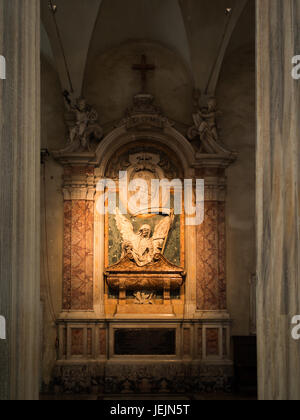 Tomba del cardinale Cinzio Passeri Aldobrandini Personen in San Pietro in Vincoli Foto Stock