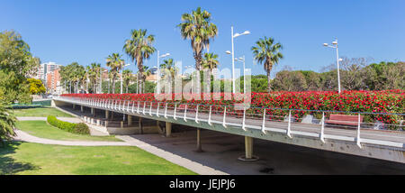 Panorama del Puente de las flores ponte in Valencia, Spagna Foto Stock