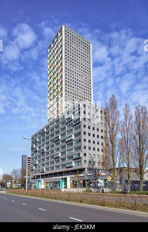 TILBURG-marzo 15, 2017. West Point, con 141,6 metri più alto torre residenziale in città. Dopo il completamento (2004) olandese più alto edificio residenziale Foto Stock