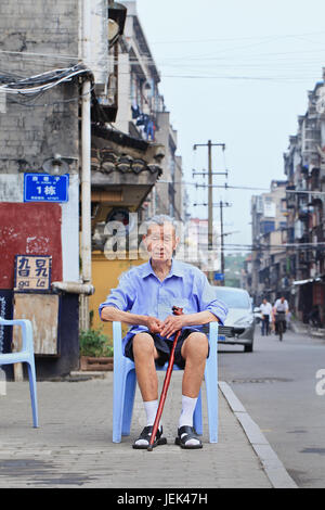 XIANG YANG-cina-luglio 4, 2012. Anziani il 4 luglio 2012 in Xiang Yang. Dal 2015, la Cina del 60+ popolazione è di oltre 200 milioni di euro. Foto Stock