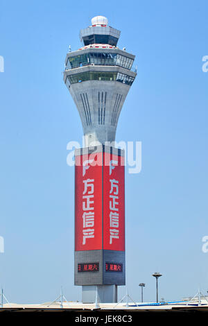 PECHINO-MAGGIO 25. Torre del traffico all'Aeroporto di Pechino capitale. Dal 2012, il secondo aeroporto più trafficato al mondo in termini di velocità di trasporto passeggeri. Foto Stock