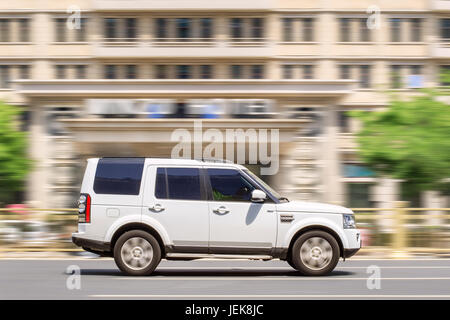 PECHINO-4 MAGGIO 2016. Range Rover Discovery. Jaguar Land Rover ha venduto 427,000 Land Rover e 94,000 Jaguar in 12 mesi fino alla fine di marzo. Foto Stock