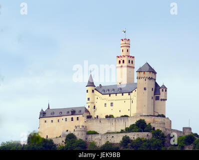 Il il Marksburg è un castello sopra la città di Braubach Renania-Palatinato, Germania. Si tratta di uno dei principali luoghi della gola del Reno Giornate mondiali UNESCO Foto Stock