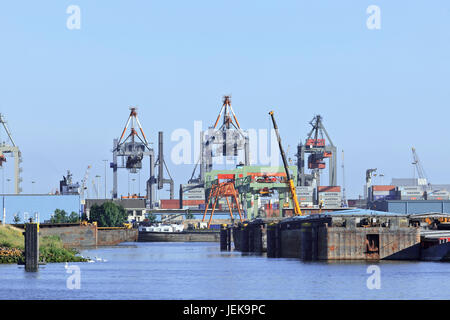 ROTTERDAM-AGO. 10, 2012. Terminal container il 10 agosto 2012 a Rotterdam. Il porto di Rotterdam Olanda è il più grande porto d'Europa. Foto Stock