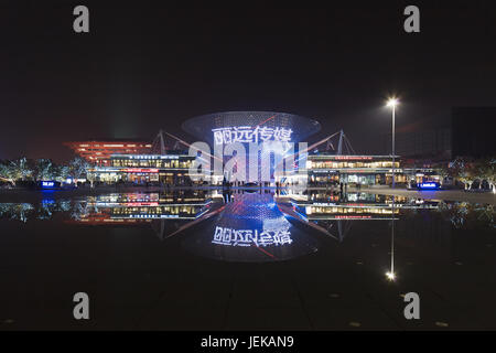 World Expo viale dello shopping di notte. Shanghai World Expo nel 2010 è stata la più grande e anche il più costoso Expo dal 1992. Foto Stock