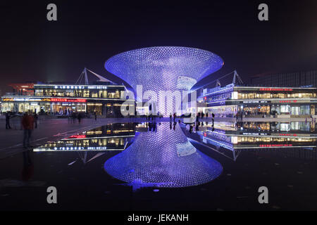 World Expo viale dello shopping di notte. Shanghai World Expo nel 2010 è stata la più grande e anche il più costoso Expo dal 1992. Foto Stock