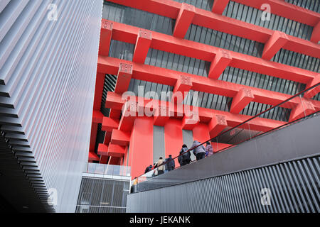 Il Museo d'arte cinese alloggiati in Cina ex Padiglione di Expo 2010 situato a Pudong. Con 166.000 metri quadri di spazio sul pavimento, il più grande museo di arte in Asia. Foto Stock