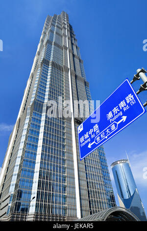 Torre Jinmao, 88-story landmark grattacielo di Lujiazui area del quartiere Pudong di Shanghai. Esso contiene un centro commerciale, uffici e il Grand Hyatt Hotel Foto Stock