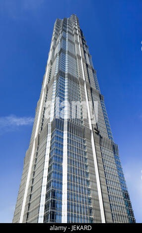 Torre Jinmao, un 88-storia grattacielo di Lujiazui area del quartiere Pudong di Shanghai. Esso contiene un centro commerciale, uffici e il Grand Hyatt Hotel. Foto Stock