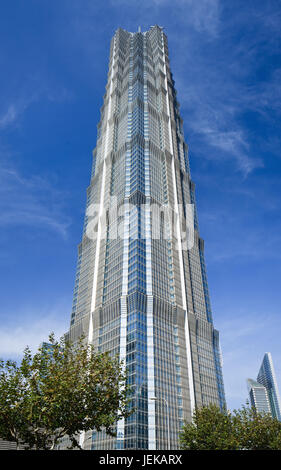 Torre Jinmao, un 88-storia grattacielo di Lujiazui area del quartiere Pudong di Shanghai. Esso contiene un centro commerciale, uffici e il Grand Hyatt Hotel. Foto Stock