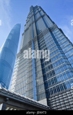 Torre Jinmao, un 88-storia grattacielo di Lujiazui area del quartiere Pudong di Shanghai. Esso contiene un centro commerciale, uffici e il Grand Hyatt Hotel. Foto Stock