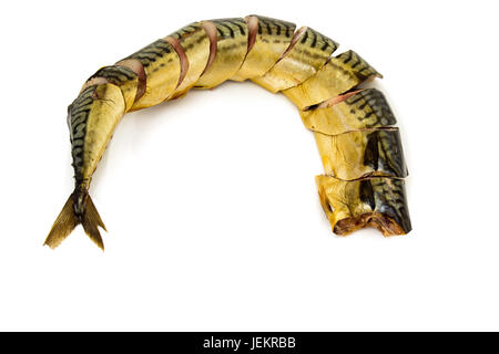 Pesce affumicato sgombro isolati su sfondo bianco Foto Stock