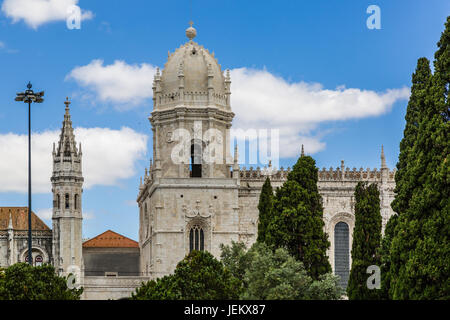 Museo marittimo nel quartiere Belem sulla banca del fiume Tago a Lisbona, Portogallo Foto Stock