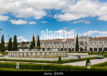 Museo marittimo nel quartiere Belem sulla banca del fiume Tago a Lisbona, Portogallo Foto Stock