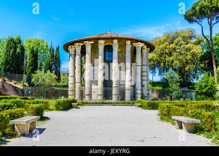 Il tempio di Ercole Vincitore o Ercole olivarius è un antico edificio situato nel Foro Boario a Roma. risalente al più tardi nel secondo secolo b Foto Stock