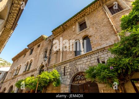 Lorimy's house. Saint Guilhem le Desert etichettati Les Plus Beaux Villages de France. Herault. Francia Foto Stock