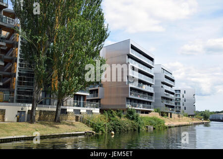 Broadland dell'alloggiamento della Banca Brennan, Norwich, è uno dei 60 alta e metà edifici attraverso 25 autorità locali aree in Inghilterra che il governo sai Foto Stock