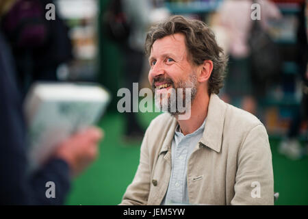 Dan Pearson, giardino inglese designer, landscape designer, giornalista e presentatore televisivo. Egli è un esperto in perenne naturalistico di piantare. Che appare al 2017 Hay Festival della letteratura e delle arti, Hay on Wye, Wales UK Foto Stock