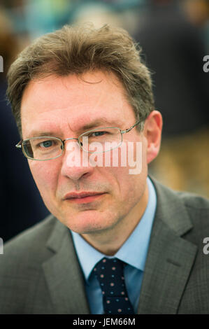 Luciano Floridi , Professore di Filosofia e di etica dell'informazione presso l'Università di Oxford, autore di "filosofia dell' informazione , che figurano al 2017 Hay Festival della letteratura e delle arti, Hay on Wye, Wales UK Foto Stock