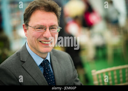 Luciano Floridi , Professore di Filosofia e di etica dell'informazione presso l'Università di Oxford, autore di "filosofia dell' informazione , che figurano al 2017 Hay Festival della letteratura e delle arti, Hay on Wye, Wales UK Foto Stock