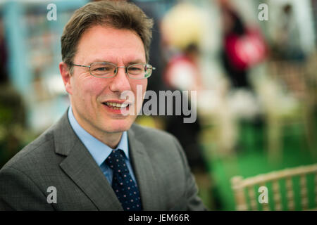 Luciano Floridi , Professore di Filosofia e di etica dell'informazione presso l'Università di Oxford, autore di "filosofia dell' informazione , che figurano al 2017 Hay Festival della letteratura e delle arti, Hay on Wye, Wales UK Foto Stock