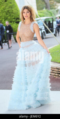 Gli arrivi per la ventiquattresima edizione amfAR fundraiser durante il Festival del Cinema di Cannes all'Hotel Eden Roc di Cap d'Antibes offre: Camila Morrone dove: Cap d'Antibes, Regno Unito quando: 25 Maggio 2017 Foto Stock