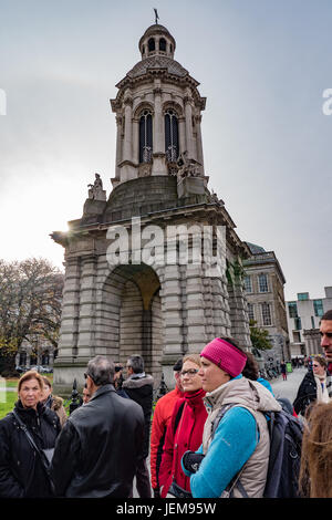 Il Campanile al Trinity College di Dublino, Irlanda. Foto Stock