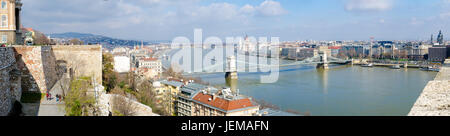 BUDAPEST, Ungheria - 20 febbraio 2016: vista panoramica di Budapest con il palazzo del parlamento Foto Stock