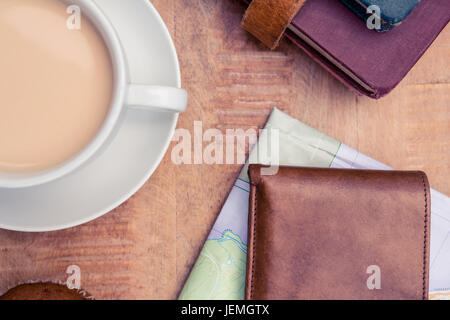 Il caffè con il portafoglio e diari Foto Stock