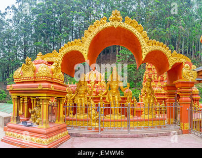 Il santuario con Rama, Sita e Lakshmi accanto al Seetha Amman tempio indù, Nuwara Eliya, Sri Lanka. Foto Stock