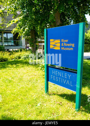 River and Rowing Museum Sign, Mill Meadows, Henley-on-Thames, Oxfordshire, Inghilterra, REGNO UNITO, GB. Foto Stock