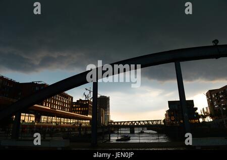 Amburgo, Germania. Il 22 giugno, 2017. Ctyview di Hamburgf presso il porto, la Germania, la città di Amburgo, 22. Giugno 2017. Foto: Frank può | in tutto il mondo di utilizzo/dpa/Alamy Live News Foto Stock