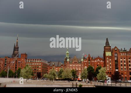 Amburgo, Germania. Il 22 giugno, 2017. Ctyview di Hamburgf presso il porto, la Germania, la città di Amburgo, 22. Giugno 2017. Foto: Frank può | in tutto il mondo di utilizzo/dpa/Alamy Live News Foto Stock