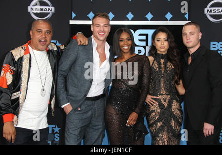 Los Angeles, Ca, Stati Uniti d'America. Il 25 giugno, 2017. Irv Gotti, Nafessa Williams, Matteo Noszka, Michelle Hayden, Chet Hanks, a 2017 Premi scommessa di Microsoft, presso il teatro, la California il 25 giugno 2017. Credito: Faye Sadou/MediaPunch Credito: MediaPunch Inc/Alamy Live News Foto Stock