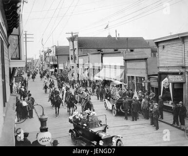 Il 4 luglio Parade, Front Street, Nome, Alaska, 1916 Foto Stock