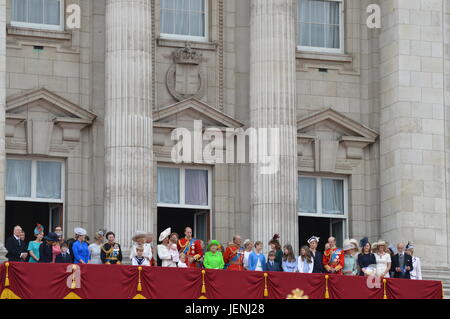 La famiglia reale balcone Buckingham Palace Giugno 2017 Immagine Stock stock photo Foto Stock